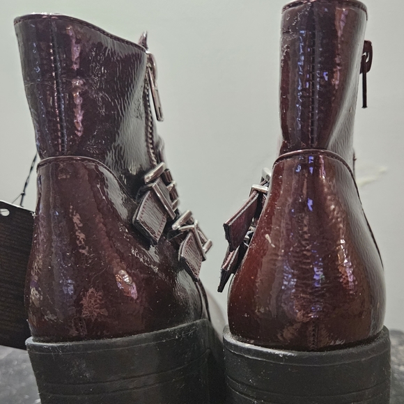 NWT!!! Dark red metallic ankle boots from Forever21 - Picture 6 of 7